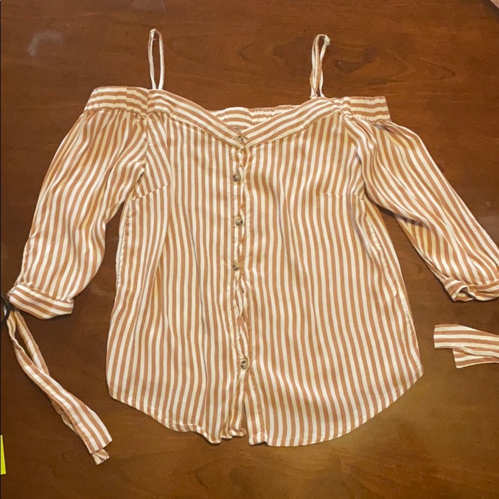 Off the shoulder w/ straps stripped button blouse